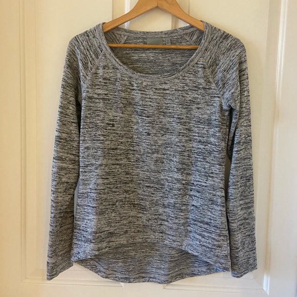 Athleta Tops - New Athleta Shirt Top Women’s Long Sleeve Heathered Gray Soft Material Size XS